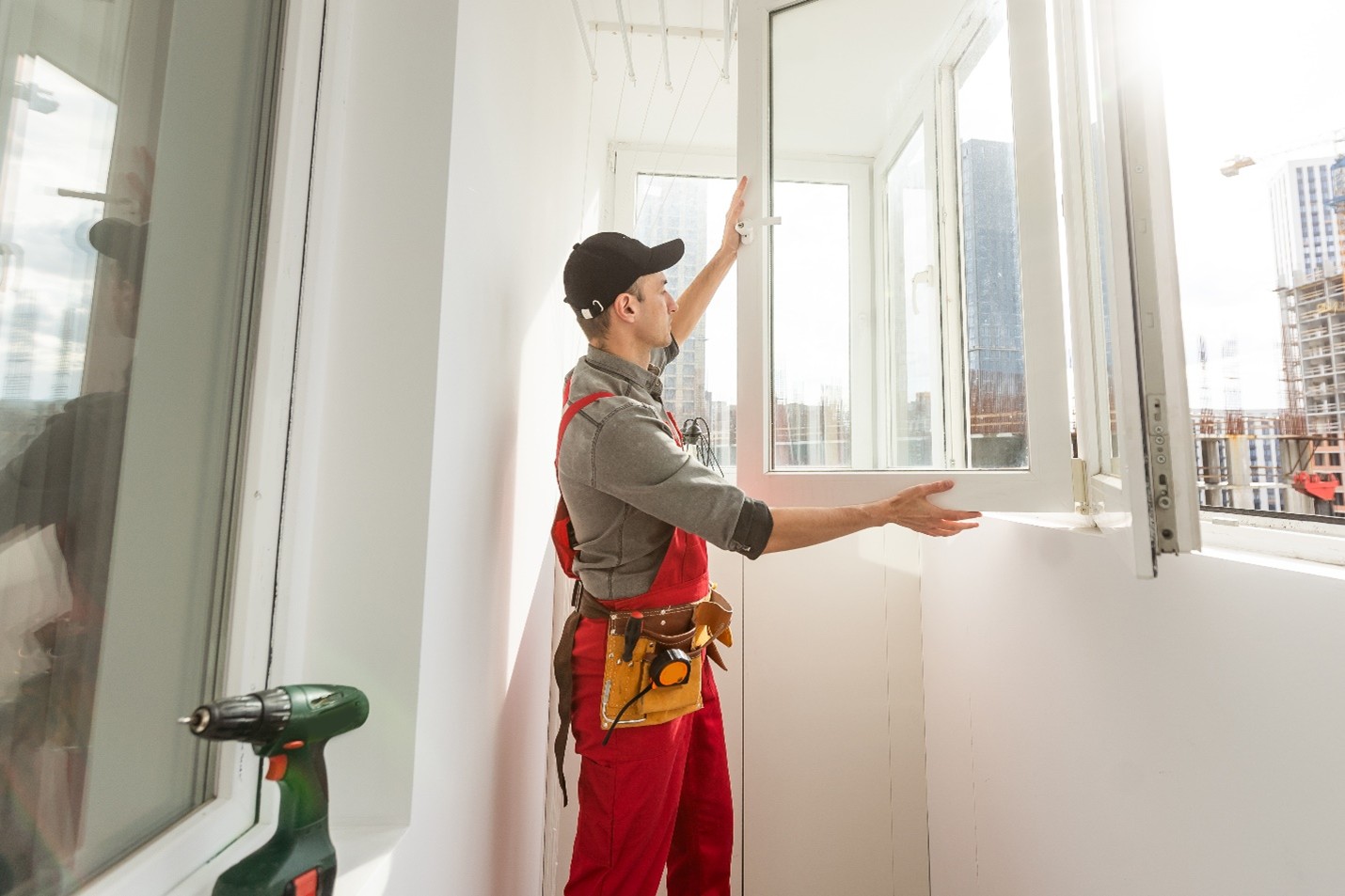 Understanding the Difference Between Window Installation and Replacement window installation